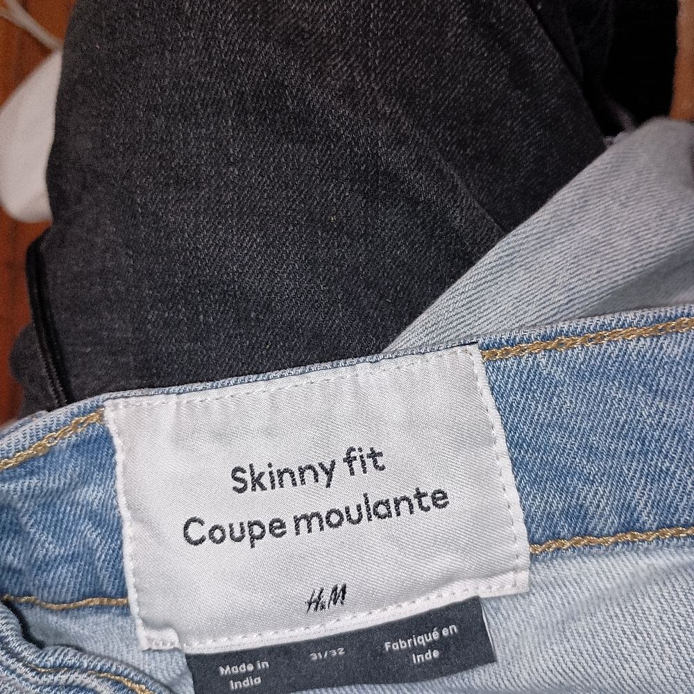 H&m skinny jeans slight rips in them